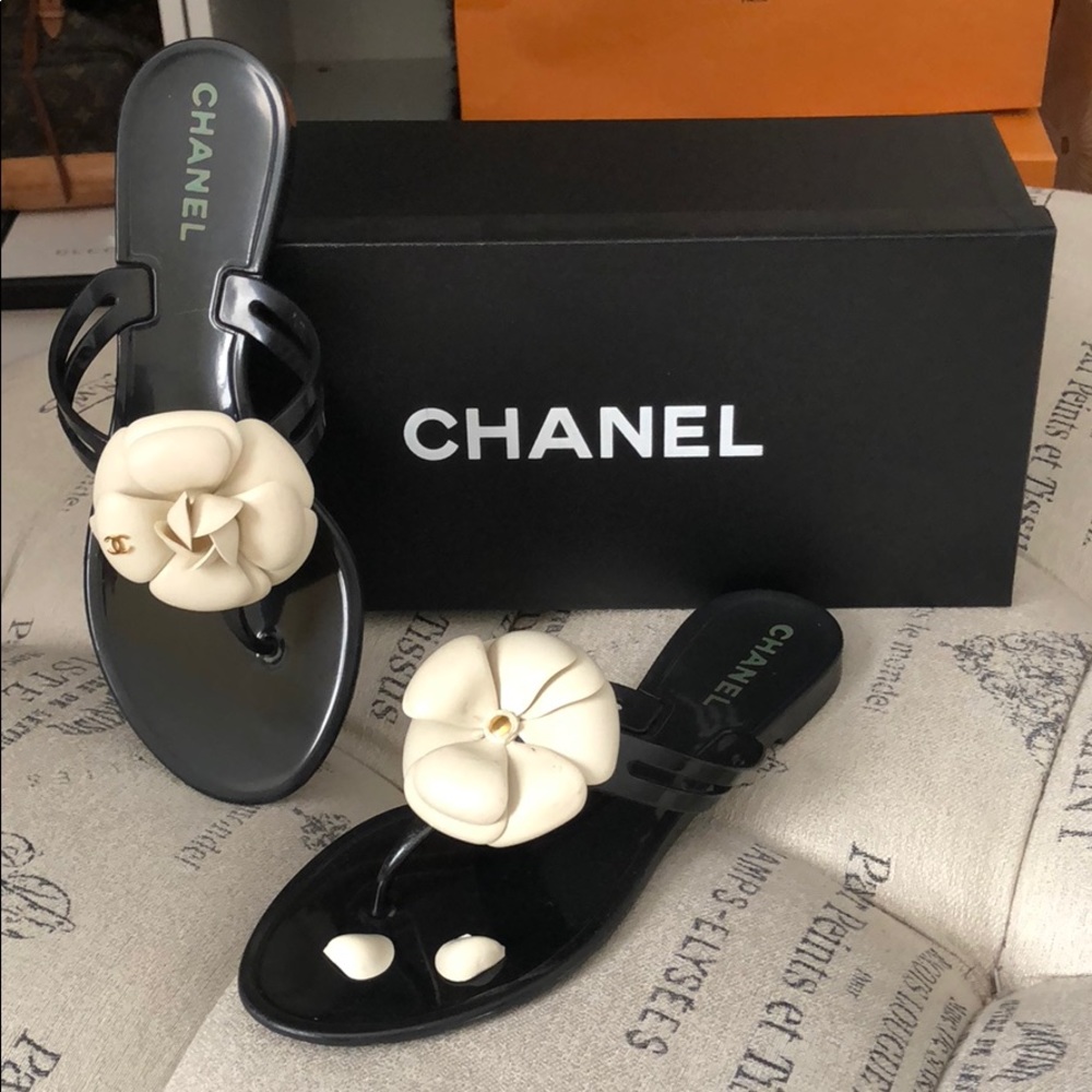Chanel Thongs
